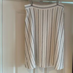 COPY - Loft beautiful gray and off white lined skirt size 14